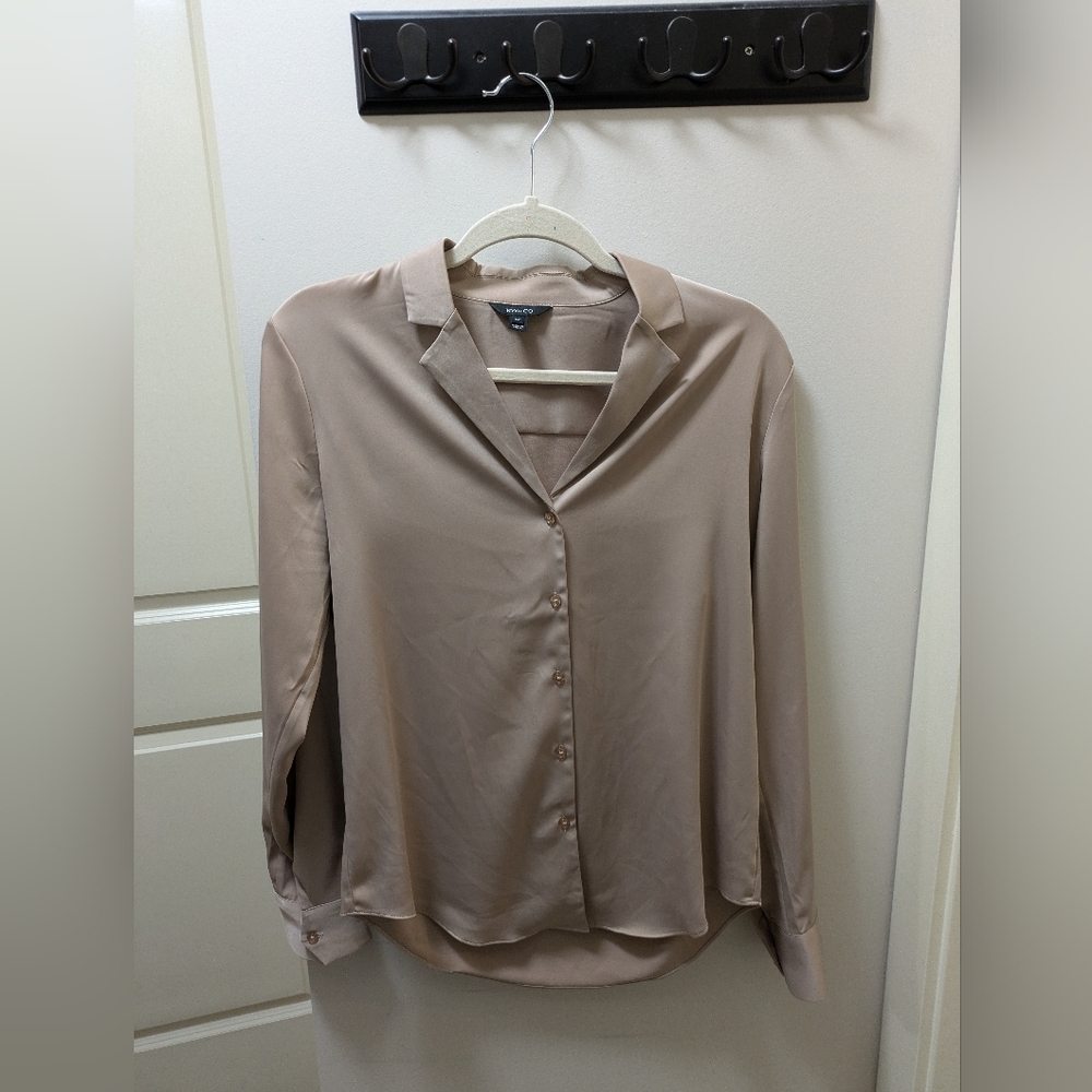 RW&Co Long sleeve button-down satin blouse